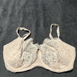 Victoria's Secret Cream Lace Underwire Bra